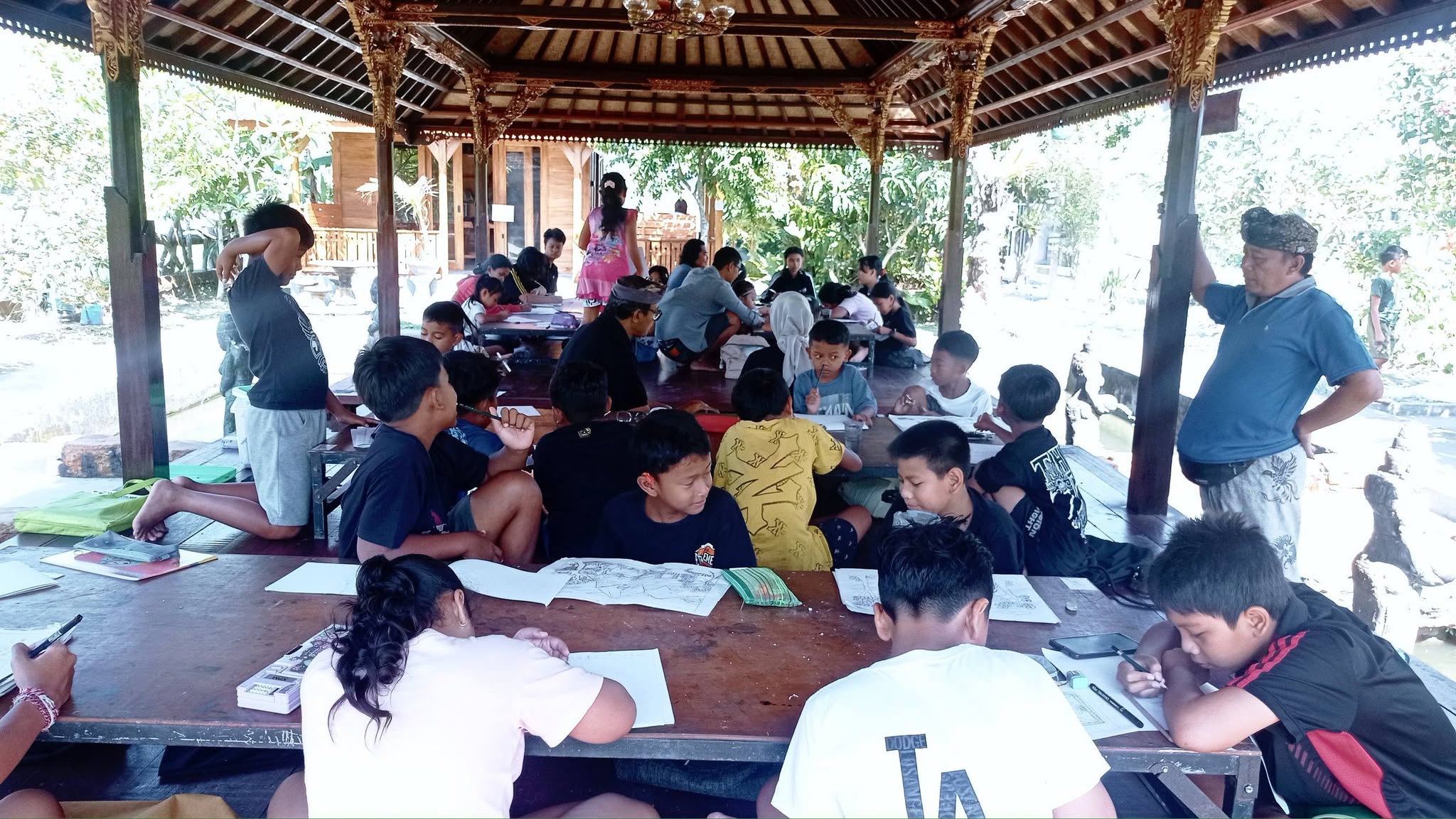 PELATIHAN MELUKIS GAYA BATUAN