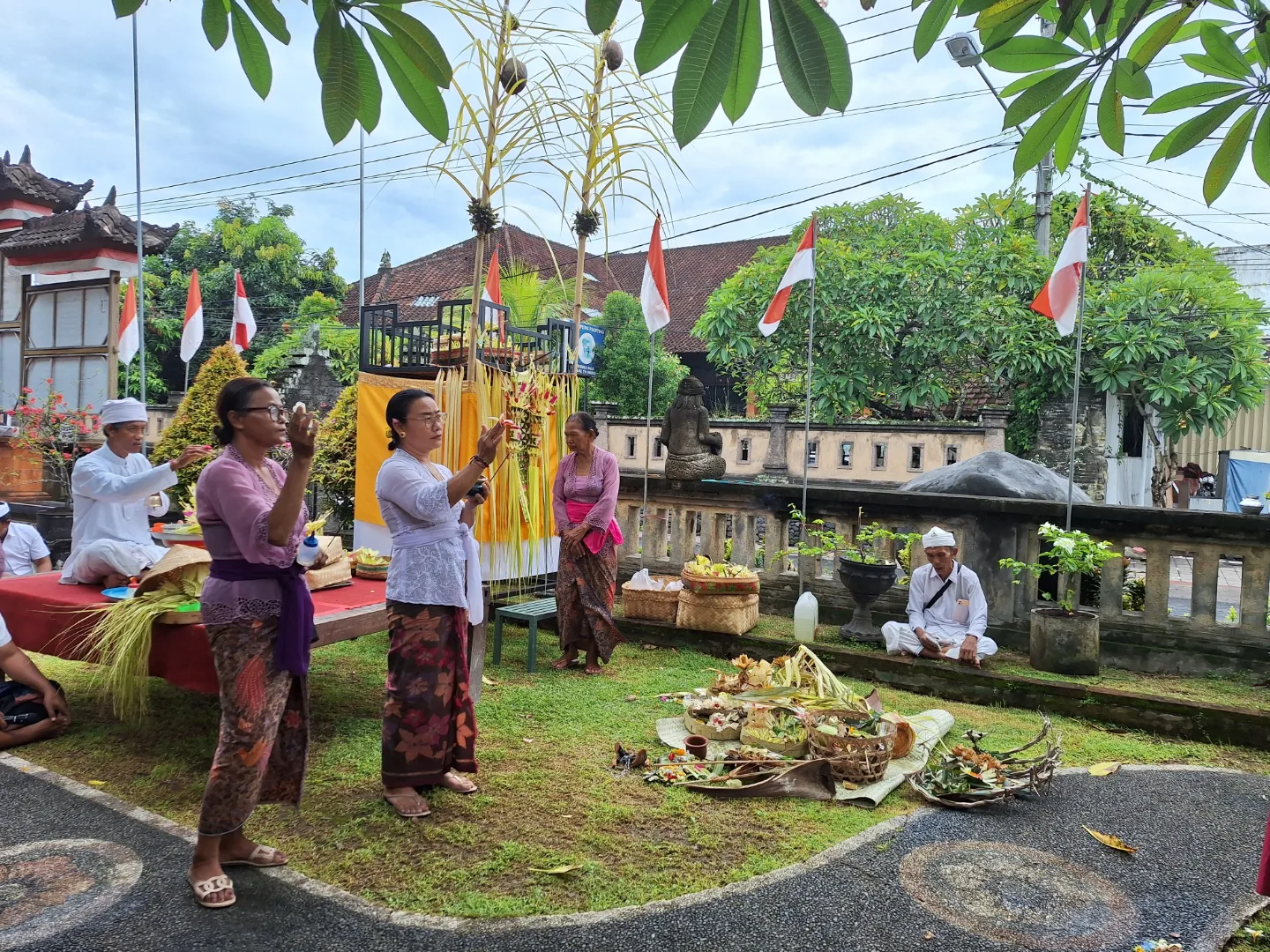 Piodalan ring Kantor lan Puspa Aman