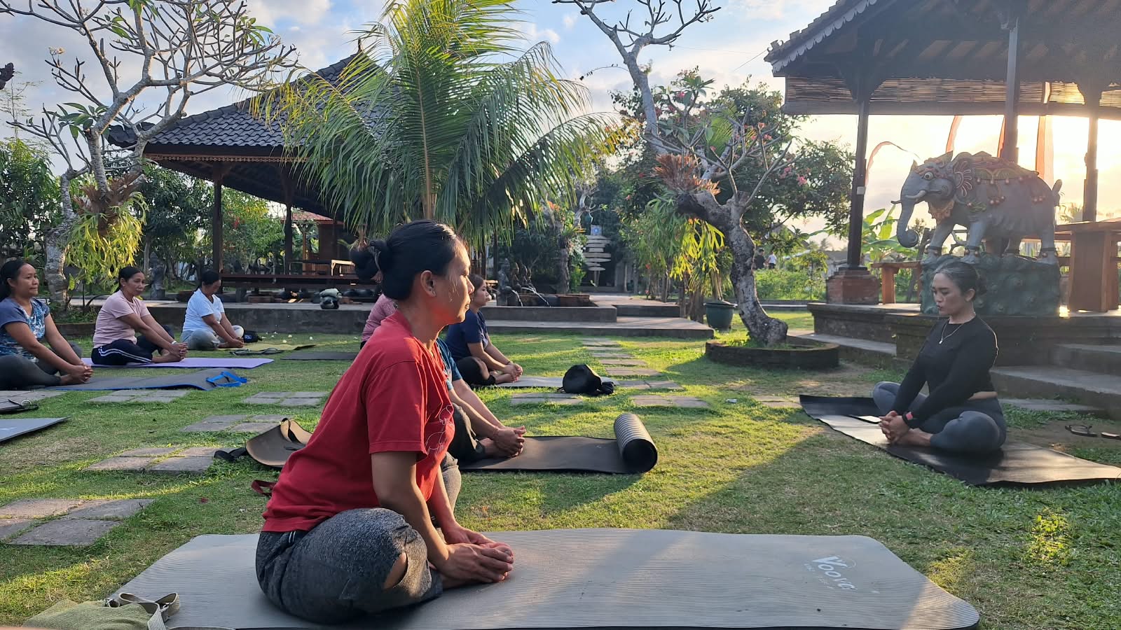 Puspa Aman Sehat Bahagia: Membangun Kesehatan dan Kebugaran melalui Yoga